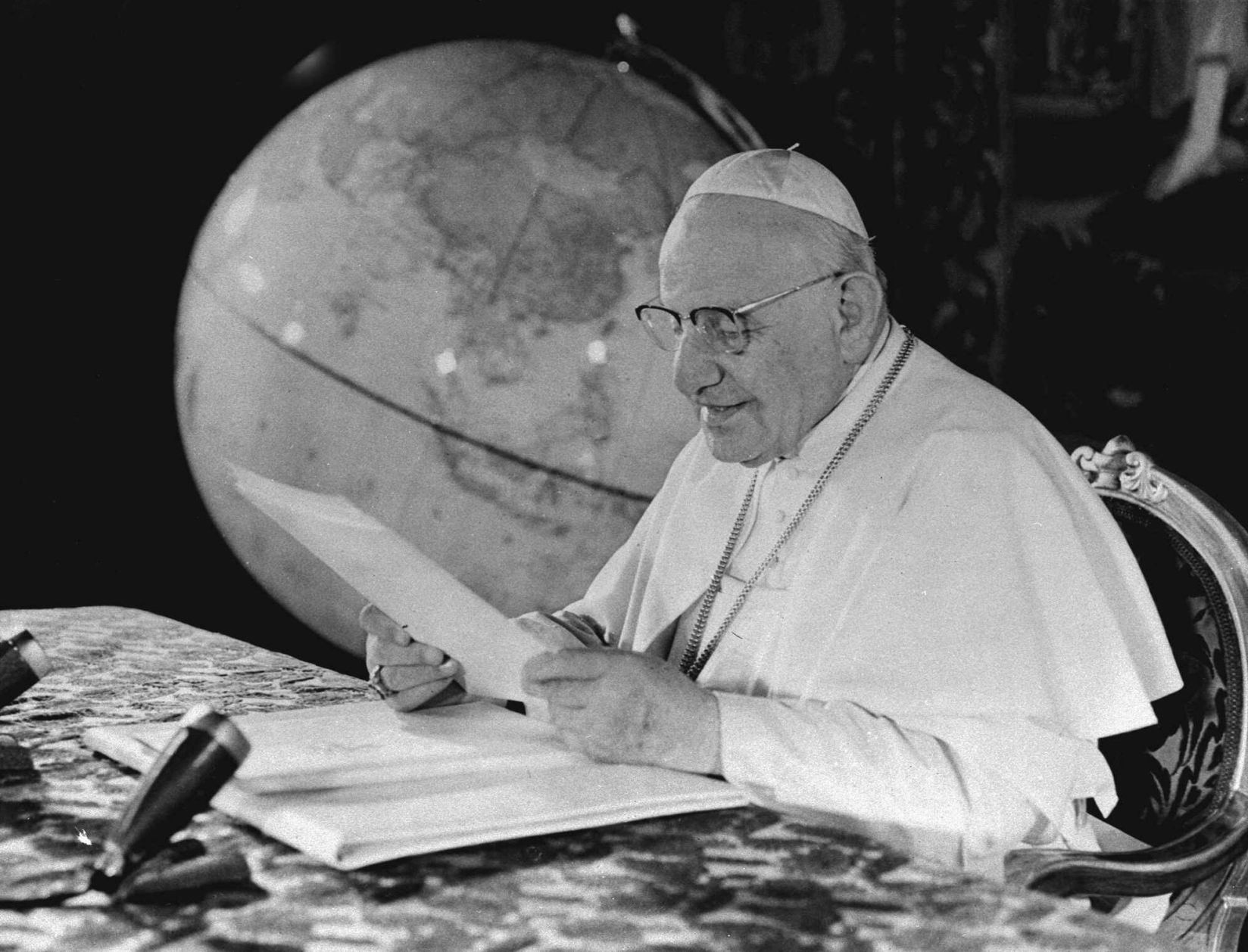 1962: Pope John XXIII